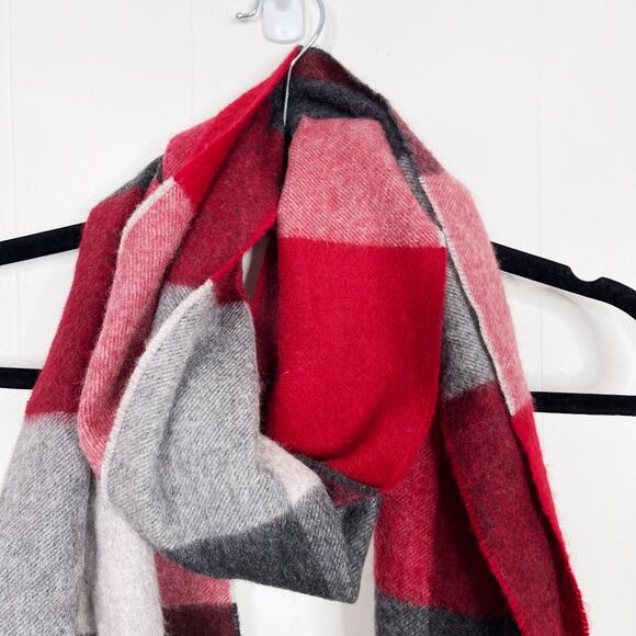 C By Bloomingdales Cashmere Plaid Fringe Scarf Red Gray Black Womens - Picture 3 of 9